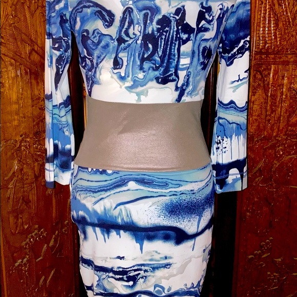 Beautiful Blue & white abstract design curve hugging dress. - Picture 5 of 11